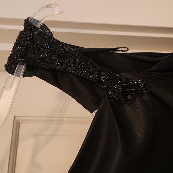 NEW. LADIES LONG BLACK EVENING DRESS.  INTRICATE BEADING-LEFT SHOULDER.  SIZE 10 - Picture 2 of 6